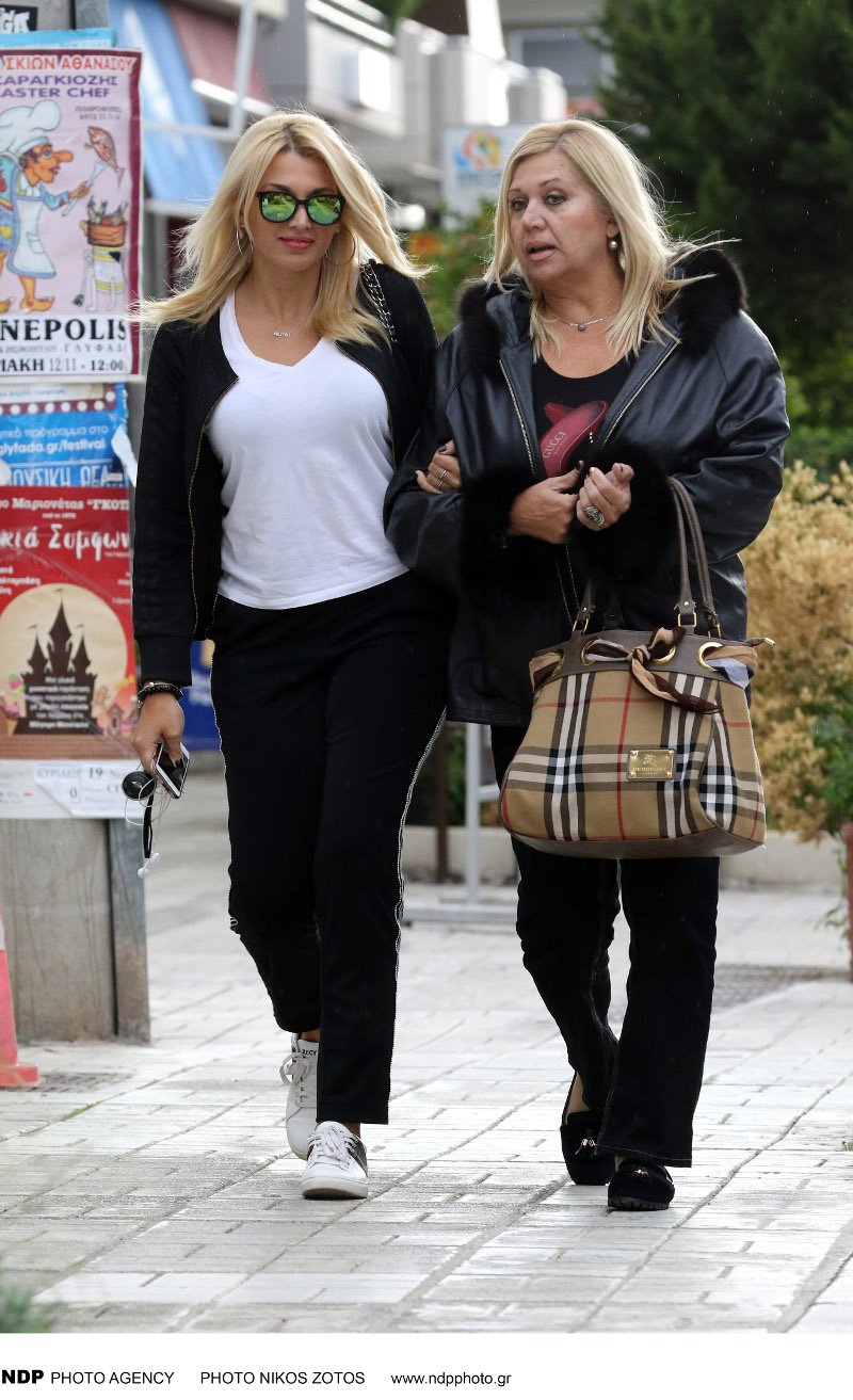 Η παρουσιάστρια με την μητέρα της, Πόπη.