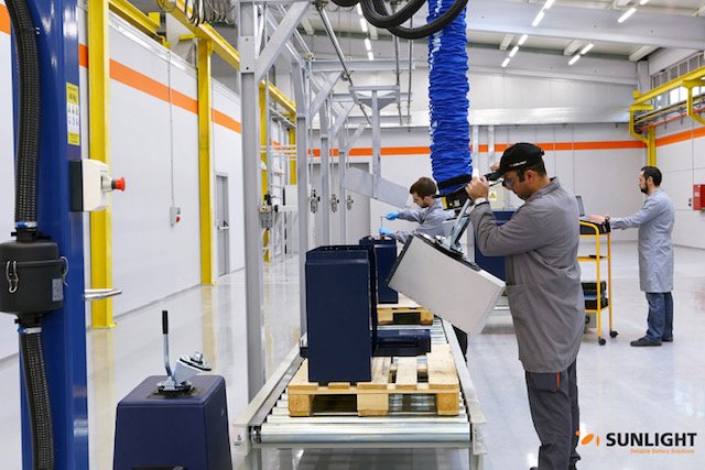 Το τμήμα παραγωγής του εργοστασίου της Sunlight στην Ξάνθη.