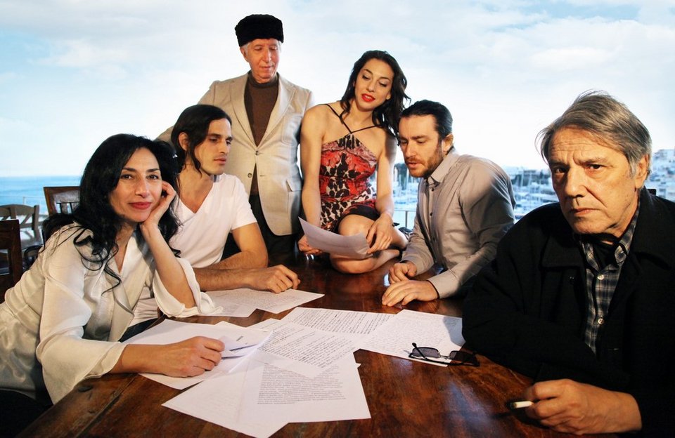 Οι «Επικίνδυνες μαγειρικές» είναι η θεατρική εκδοχή του ομότιτλου μυθιστορήματος του Ανδρέα Στάικου και ανεβαίνει στο θέατρο Αλκμήνη 