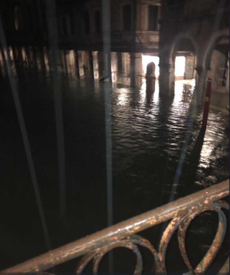 Βούλιαξε η Βενετία -Πλημμύρισε όλη η πόλη, σε ιστορικά υψηλά το νερό [εικόνες] | iefimerida.gr 2