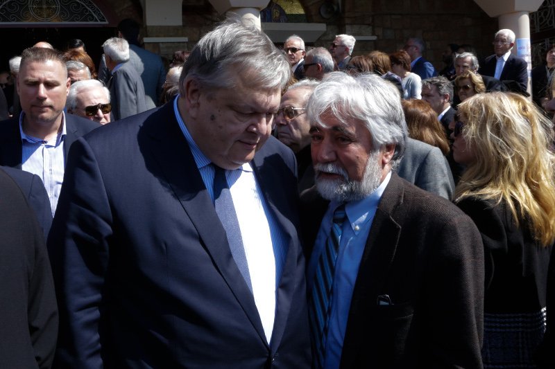 Ο Βαγγέλης Βενιζέλος στην κηδεία του δικηγόρου και πολιτικού Αντώνη Βγόντζα- φωτογραφία eurokinissi