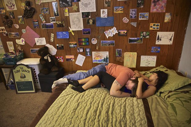 Αγκαλιές επί πληρωμή: Ενα πρωτότυπο στούντιο στο Πόρτλαντ [εικόνες] | iefimerida.gr 2