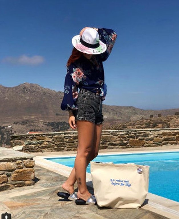 Η Αθηνά Οικονομάκου και οι φίλες της, ντυμένες ολόιδια, στο bachelorette party της [εικόνες] | iefimerida.gr 3