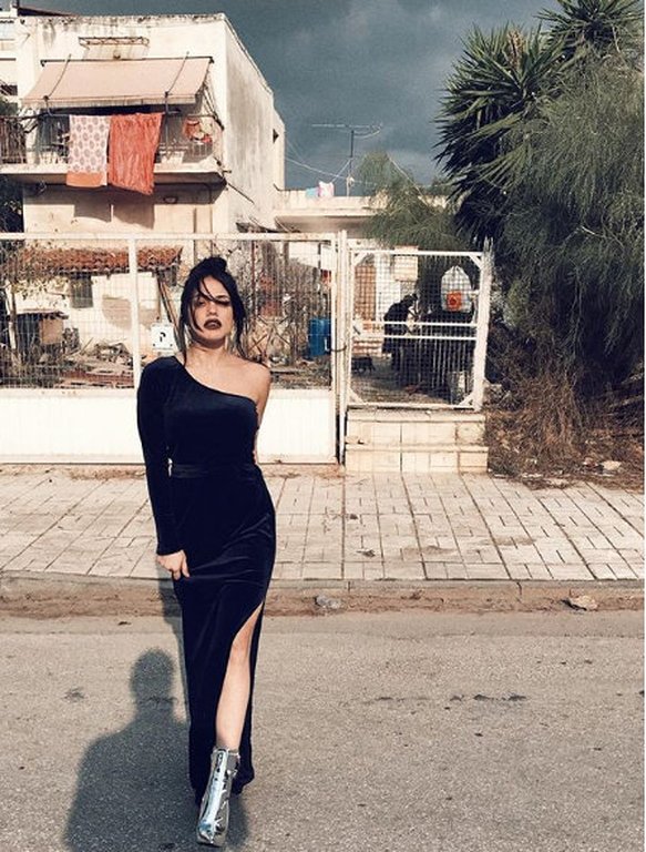 Εκραξαν άγρια την κόρη του Πανταζή -Η φωτογράφιση στις φτωχογειτονιές [εικόνες] | iefimerida.gr 2