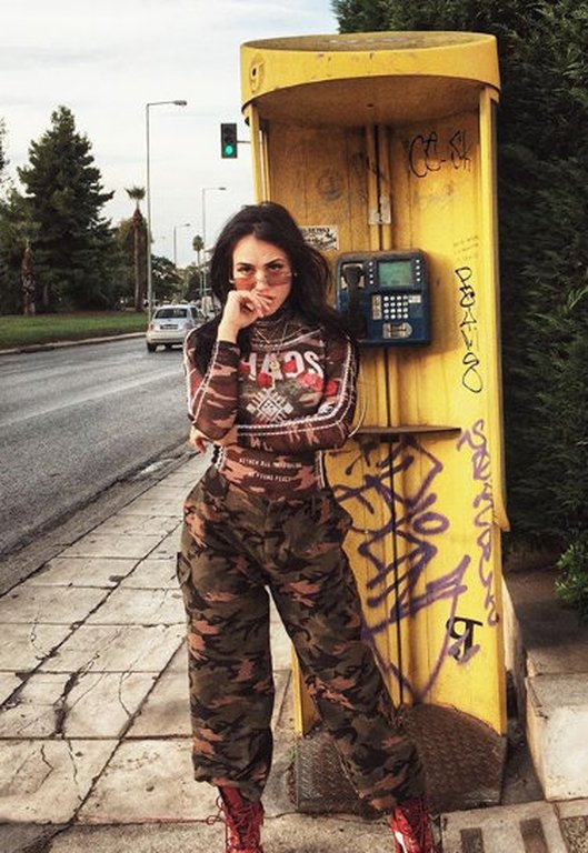 Εκραξαν άγρια την κόρη του Πανταζή -Η φωτογράφιση στις φτωχογειτονιές [εικόνες] | iefimerida.gr 8