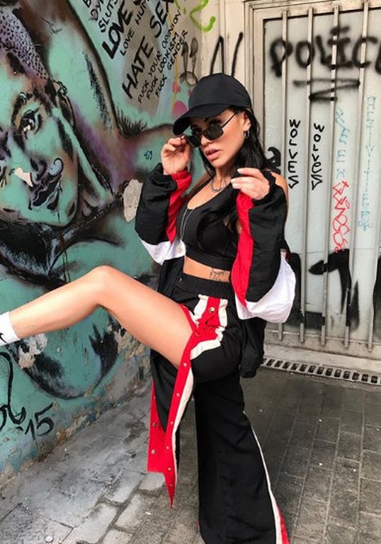 Εκραξαν άγρια την κόρη του Πανταζή -Η φωτογράφιση στις φτωχογειτονιές [εικόνες] | iefimerida.gr 9