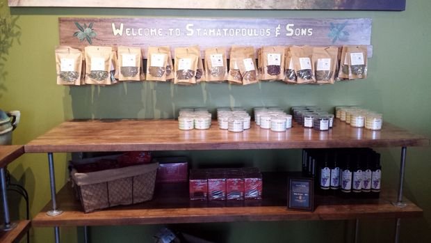 Αυτοί είναι οι δύο Ελληνες που μαθαίνουν στους Αμερικανούς τι θα πει ελληνικό λάδι -Θέλουμε να βοηθήσουμε τη χώρα μας, λένε [εικόνες] | iefimerida.gr 1