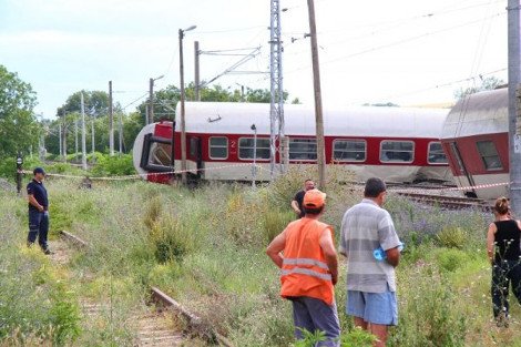 Τρόμος σε αμαξοστοιχία στη Βουλγαρία: Ενας νεκρός και 15 τραυματίες από εκτροχιασμό τρένου [εικόνες] | iefimerida.gr 5