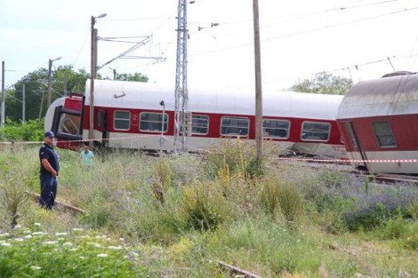 Τρόμος σε αμαξοστοιχία στη Βουλγαρία: Ενας νεκρός και 15 τραυματίες από εκτροχιασμό τρένου [εικόνες] | iefimerida.gr 3