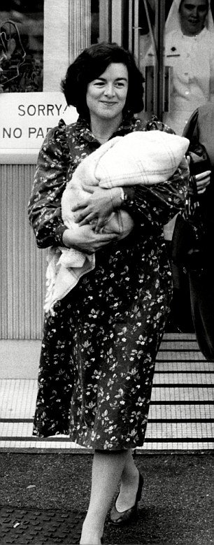 Vintage ιστορίες: Το ερωτικό σκάνδαλο του «χρυσού αγοριού» της Θάτσερ που συντάραξε τη Βρετανία [εικόνες] | iefimerida.gr 1