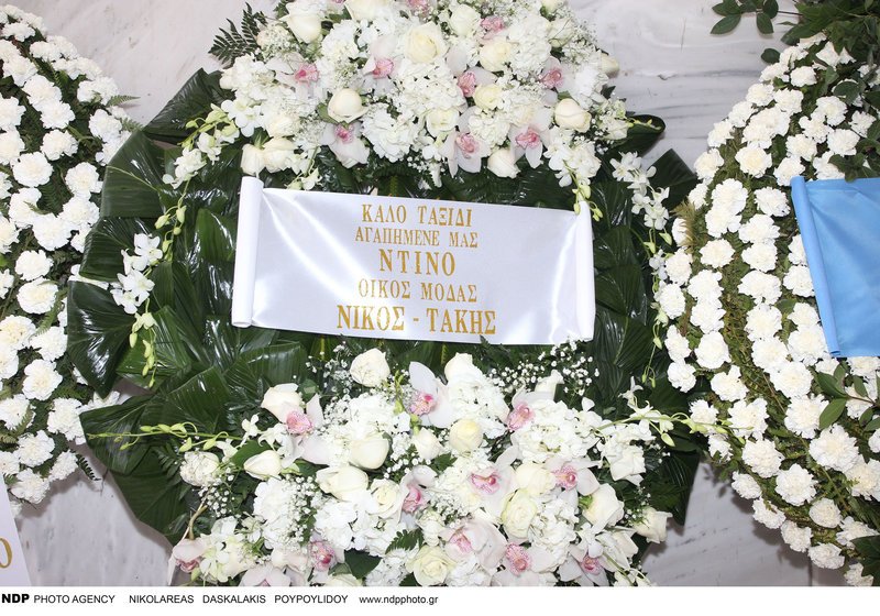 «Εφυγε» ο σχεδιαστής Ντίνος Μαυρόπουλος -Chanel και Dior έστειλαν στεφάνια στην κηδεία του [εικόνες] | iefimerida.gr 1