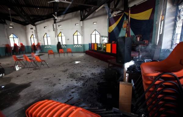 Αιματοκύλισαν εκκλησία στην Κένυα -Ενοπλοι άνοιξαν πυρ ενάντια στους πιστούς, τέσσερις νεκροί [εικόνες] | iefimerida.gr 1