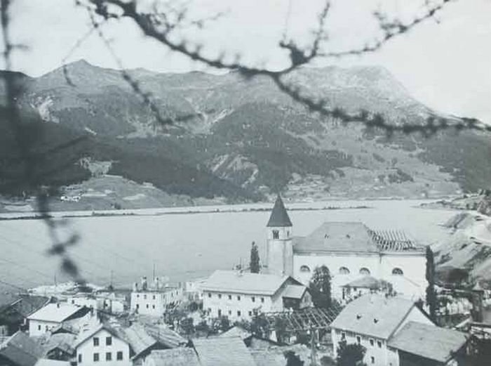 Βυθισμένη πολιτεία: Το χωριό που πνίγηκε κάτω από το νερό πριν 60 χρόνια -Μόνο το καμπαναριό έμεινε να προεξέχει [εικόνες] | iefimerida.gr 28