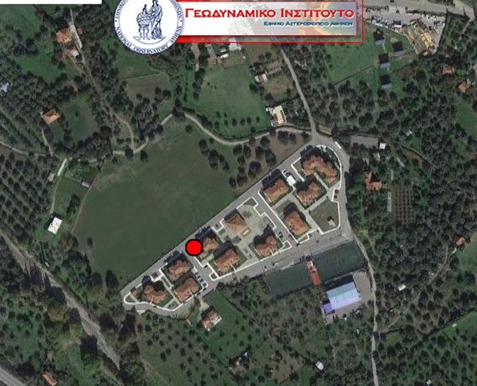 Ναύπακτος: Το επίκεντρο του σεισμού ήταν κάτω από την... αυλή τους [εικόνες] | iefimerida.gr 2