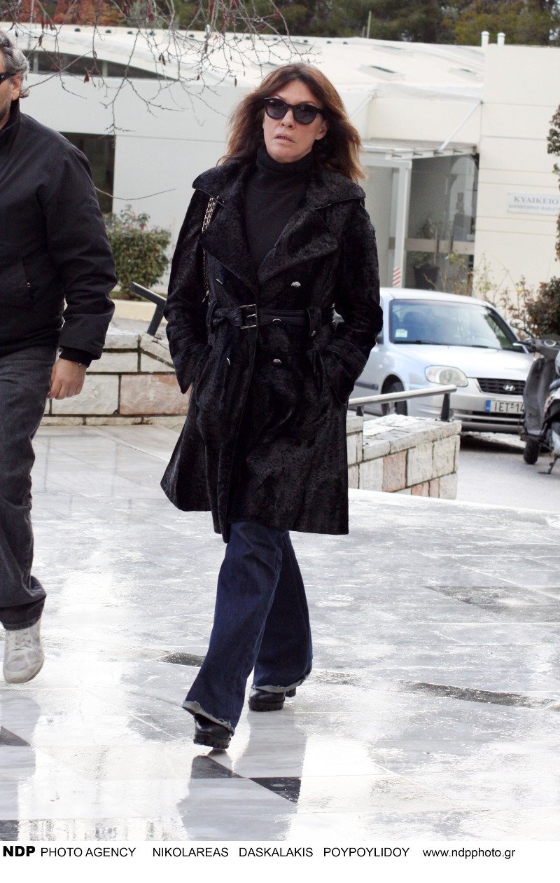 Το τελευταίο αντίο στον Αλέξη Μάρδα -Συντετριμμένη η Τάνια Τρύπη [εικόνες] | iefimerida.gr 5