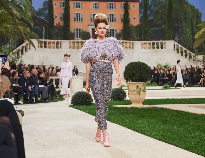 Chanel -Ο Karl Lagerfeld μόλις έδειξε το νέο φλοράλ -Τρισδιάστατα λουλούδια, φορέματα-άνθη [εικόνες[ | iefimerida.gr 31