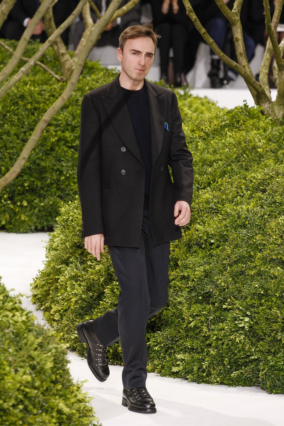 Αποχώρησε από τον Dior ο Ραφ Σίμονς - Αναζητά καλλιτεχνικό διευθυντή ο οίκος [εικόνες] | iefimerida.gr 0