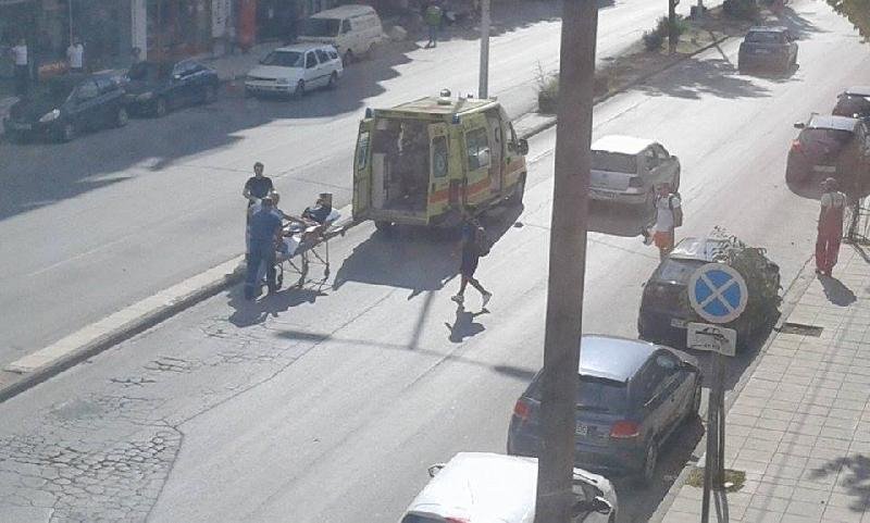 Λάρισα: Μηχανή παρέσυρε πεζό -Μεταφέρθηκε στο νοσοκομείο [εικόνες] | iefimerida.gr 0