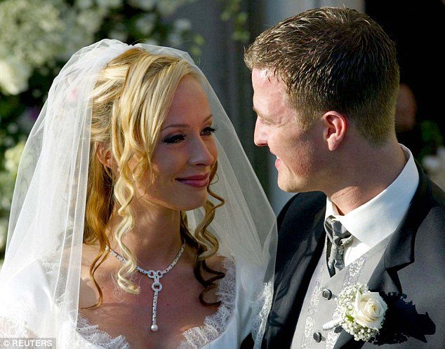 Η κυρία Σουμάχερ γιόρτασε το διαζύγιό της ποζάροντας γυμνή στο Playboy [εικόνες] | iefimerida.gr 1