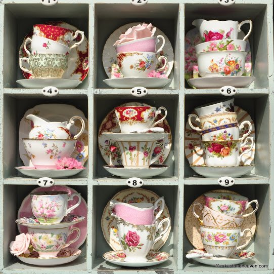 Στο 10ο Παζάρι Αντίκας - Από παλιά αυθεντικά έπιπλα μέχρι γκραβούρες, σε χαμηλές τιμές [εικόνες] | iefimerida.gr 0