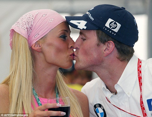 Η κυρία Σουμάχερ γιόρτασε το διαζύγιό της ποζάροντας γυμνή στο Playboy [εικόνες] | iefimerida.gr 6