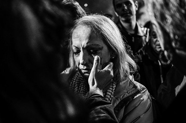 Οι New York Times αποθεώνουν τον Ελληνα φωτογράφο Νίκο Πηλό που κατέγραψε την άλλη όψη της κρίσης -Οι φωτογραφίες του ξεχειλίζουν συναίσθημα [εικόνες]   | iefimerida.gr 0