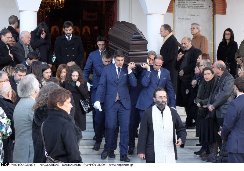 Το τελευταίο αντίο στον Αλέξη Μάρδα -Συντετριμμένη η Τάνια Τρύπη [εικόνες] | iefimerida.gr 2