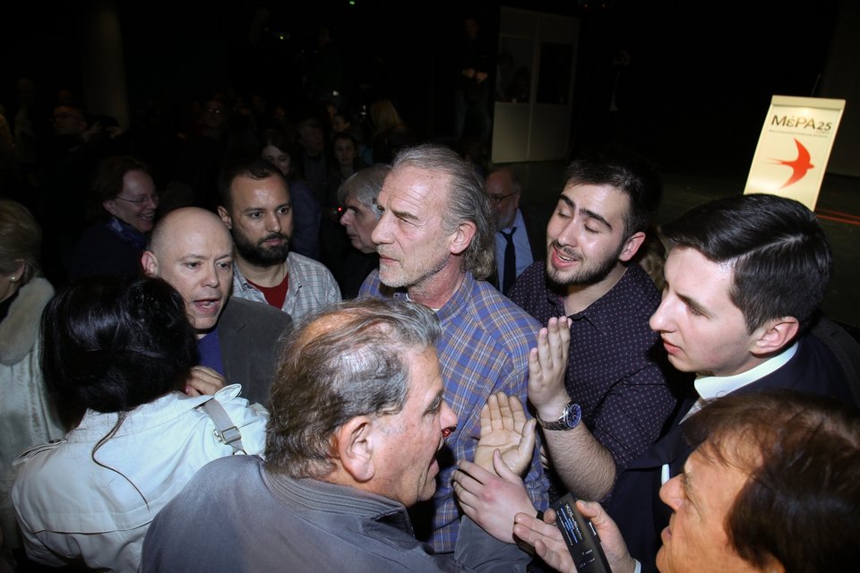 Ενταση με οπαδούς του Σώρρα στην παρουσίαση του νέου κόμματος Βαρουφάκη [εικόνες & βίντεο] | iefimerida.gr 1