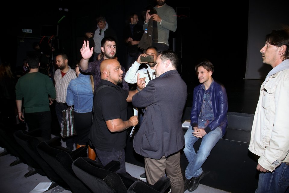 Ενταση με οπαδούς του Σώρρα στην παρουσίαση του νέου κόμματος Βαρουφάκη [εικόνες & βίντεο] | iefimerida.gr 3