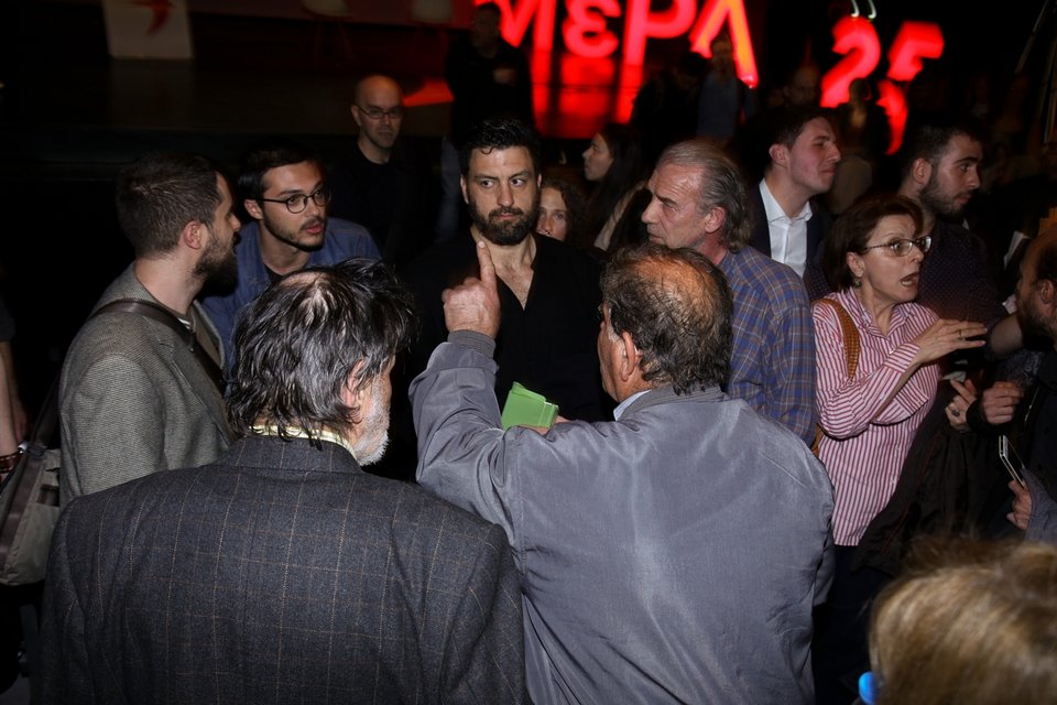 Ενταση με οπαδούς του Σώρρα στην παρουσίαση του νέου κόμματος Βαρουφάκη [εικόνες & βίντεο] | iefimerida.gr 5