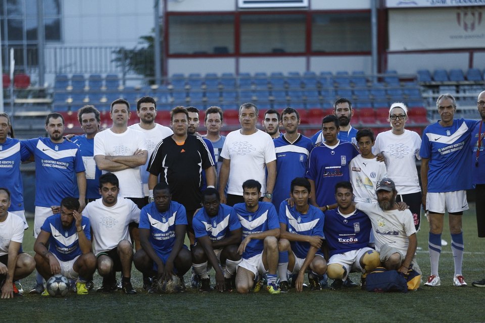 Ο Σταύρος έπαιξε μπάλα με την Εθνική Αστέγων -Ποιος νίκησε [εικόνες-βίντεο] | iefimerida.gr 8
