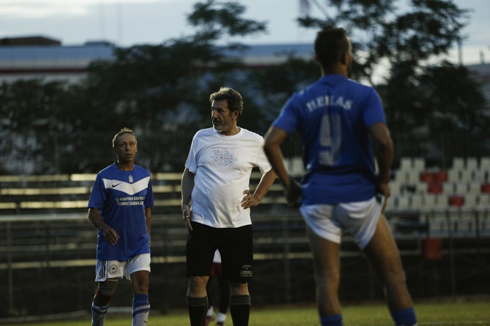 Ο Σταύρος έπαιξε μπάλα με την Εθνική Αστέγων -Ποιος νίκησε [εικόνες-βίντεο] | iefimerida.gr 3