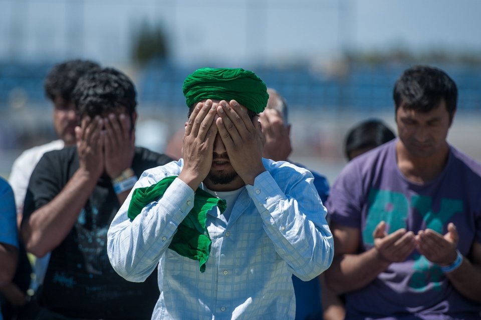 Οι μετανάστες γιορτάζουν το Ραμαζάνι στο Ελληνικό [εικόνες] | iefimerida.gr 12