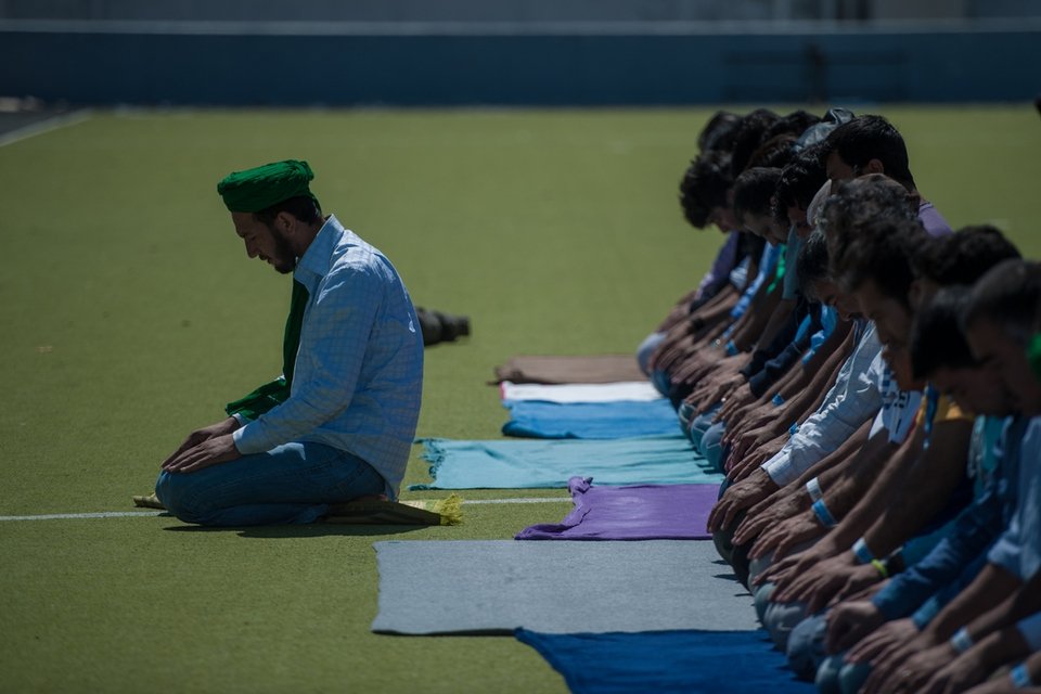 Οι μετανάστες γιορτάζουν το Ραμαζάνι στο Ελληνικό [εικόνες] | iefimerida.gr 3