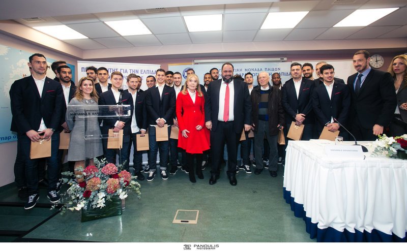 Η ΠΑΕ Ολυμπιακός ανακηρύσσεται «Πρωταθλητής για την ΕΛΠΙΔΑ 2018-2020» | iefimerida.gr 0