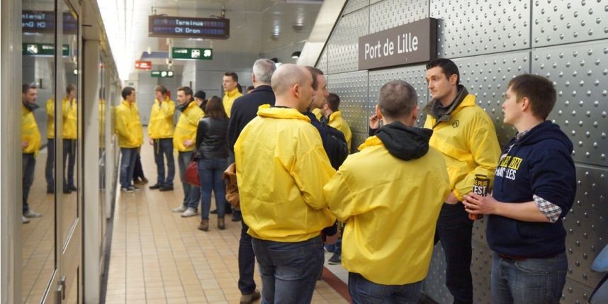 Στη Γαλλία ακροδεξιοί ντυμένοι στα κίτρινα ψάχνουν για «αποβράσματα» στα μέσα μαζικής μεταφοράς [εικόνες] | iefimerida.gr 3