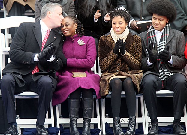 Ο Αμερικανός πολιτικός που πέταξε τη γραβάτα για να μιλήσει με τον Τσίπρα στο τηλέφωνο [εικόνες] | iefimerida.gr 3