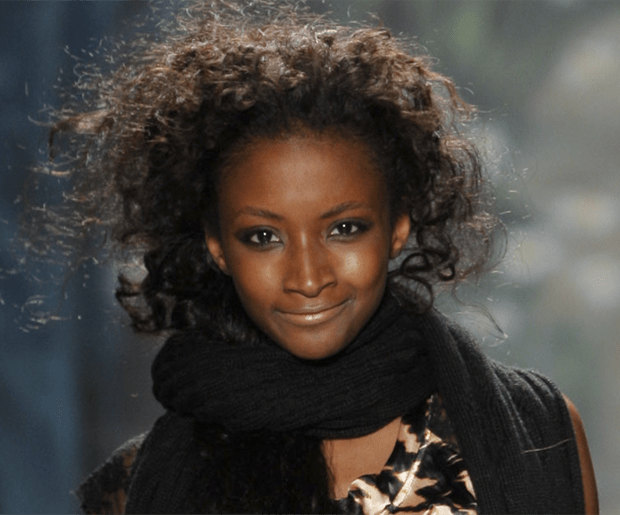 Το σούπερ μόντελ που δηλώνει σπασικλάκι -Με δίμετρα πόδια για πασαρέλα και μυαλό προγραμματίστριας [εικόνες] | iefimerida.gr 0