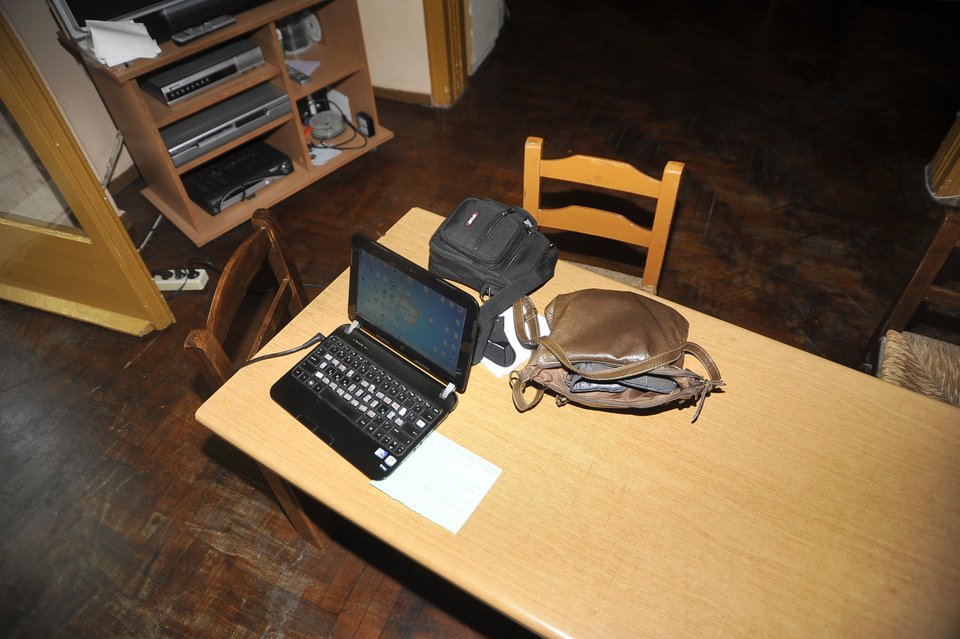 Τρομοκράτες της οργάνωσης DHKP-C οι συλληφθέντες για το φουσκωτό στη Χίο – Τι βρήκε η ΕΛ.ΑΣ. στη γιάφκα [εικόνες] | iefimerida.gr 2