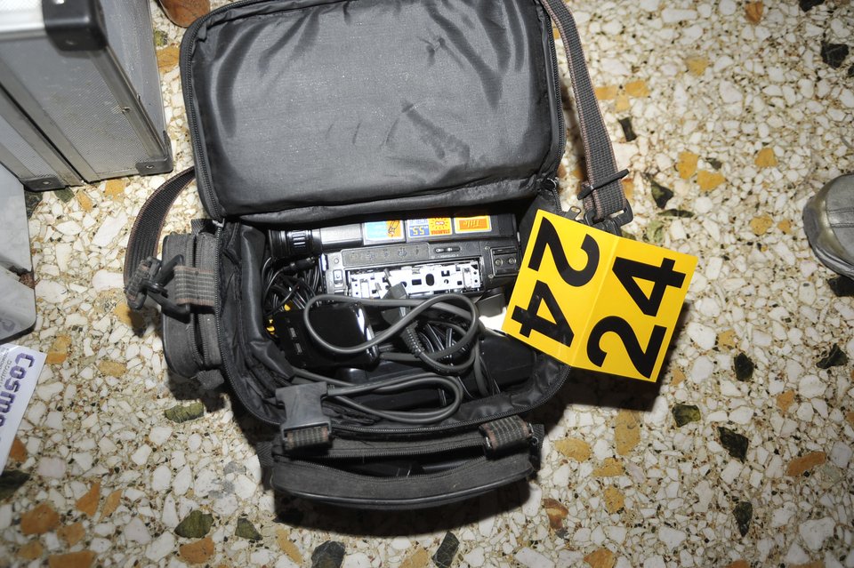 Τρομοκράτες της οργάνωσης DHKP-C οι συλληφθέντες για το φουσκωτό στη Χίο – Τι βρήκε η ΕΛ.ΑΣ. στη γιάφκα [εικόνες] | iefimerida.gr 1