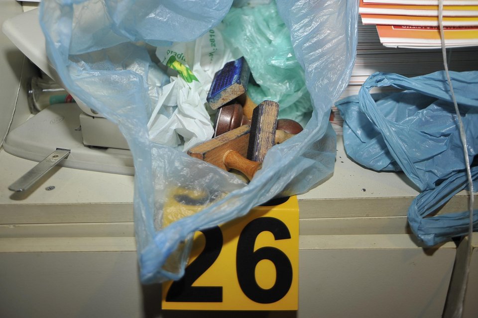 Τρομοκράτες της οργάνωσης DHKP-C οι συλληφθέντες για το φουσκωτό στη Χίο – Τι βρήκε η ΕΛ.ΑΣ. στη γιάφκα [εικόνες] | iefimerida.gr 4