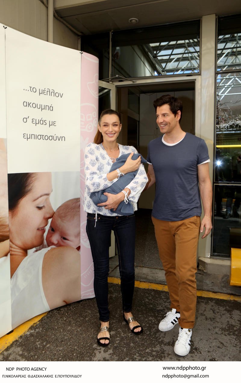 Τετραπλή ευτυχία: Σάκης Ρουβάς-Κάτια Ζυγούλη βγήκαν από το μαιευτήριο με το 4ο παιδί τους [εικόνες] | iefimerida.gr 3