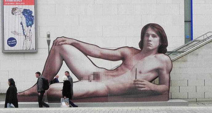 Εμφύλιος στη Βιέννη για τις διαφημιστικές αφίσες έκθεσης τέχνης όπου απεικονίζονται πέη [εικόνες] | iefimerida.gr 1