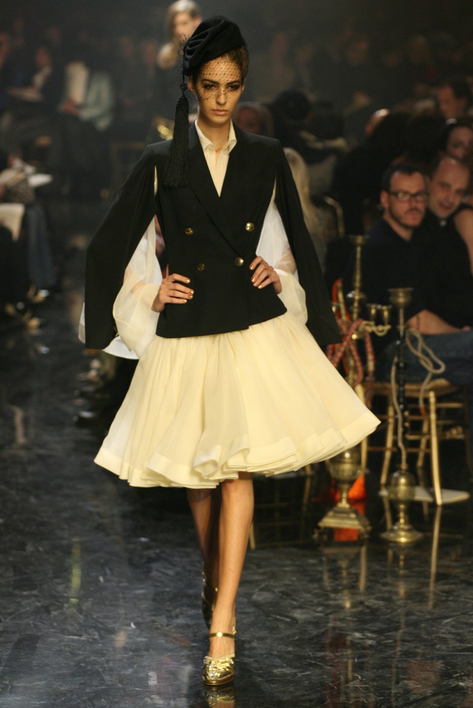 Φουστανέλες διά χειρός Ζαν Πολ Γκοτιέ -Η πολυσυζητημένη επίδειξη στο Μουσείο Μπενάκη με είσοδο 1.000 ευρώ [εικόνες] | iefimerida.gr 0