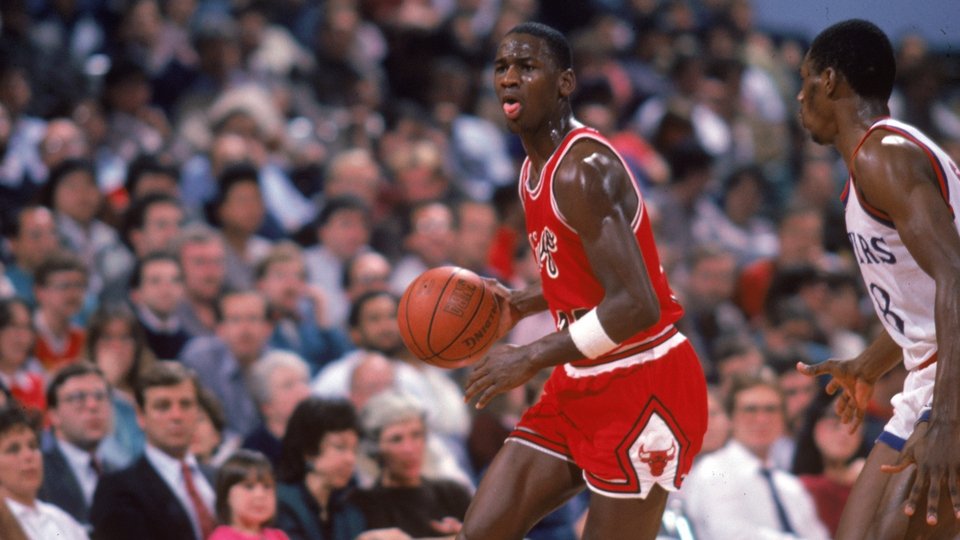 Τα παπούτσια που φορούσε ο Μάικλ Τζόρνταν το '84 πωλήθηκαν 71.533 δολάρια [εικόνες] | iefimerida.gr 0