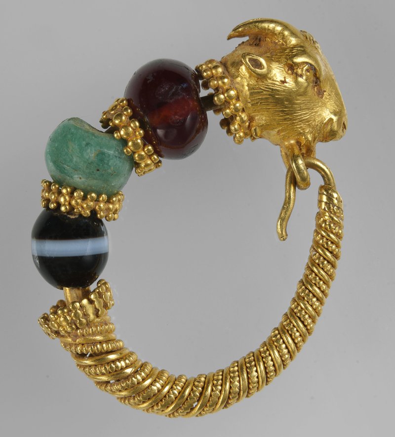 Kοσμήματα, κομψοτεχνήματα της αρχαιότητας, στο Μουσείο Αργυροτεχνίας στα Ιωάννινα [εικόνες]  | iefimerida.gr 1