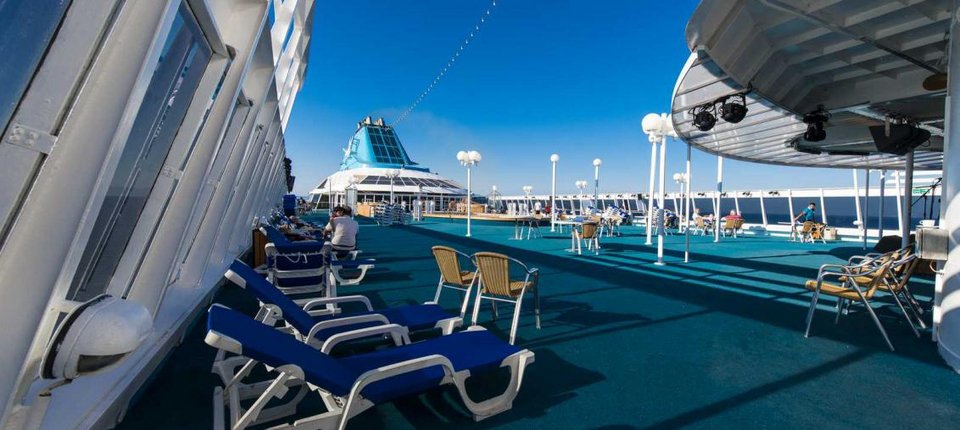 Εφτασε στο λιμάνι του Πειραιά το κρουαζιερόπλοιο που θα φιλοξενήσει τους πλημμυροπαθείς [εικόνες] | iefimerida.gr 1