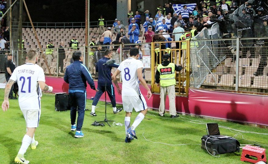 Οι διεθνείς φώναζαν στην Αστυνομία της Βοσνίας να σταματήσει το ξύλο στους Ελληνες οπαδούς [εικόνες] | iefimerida.gr 2