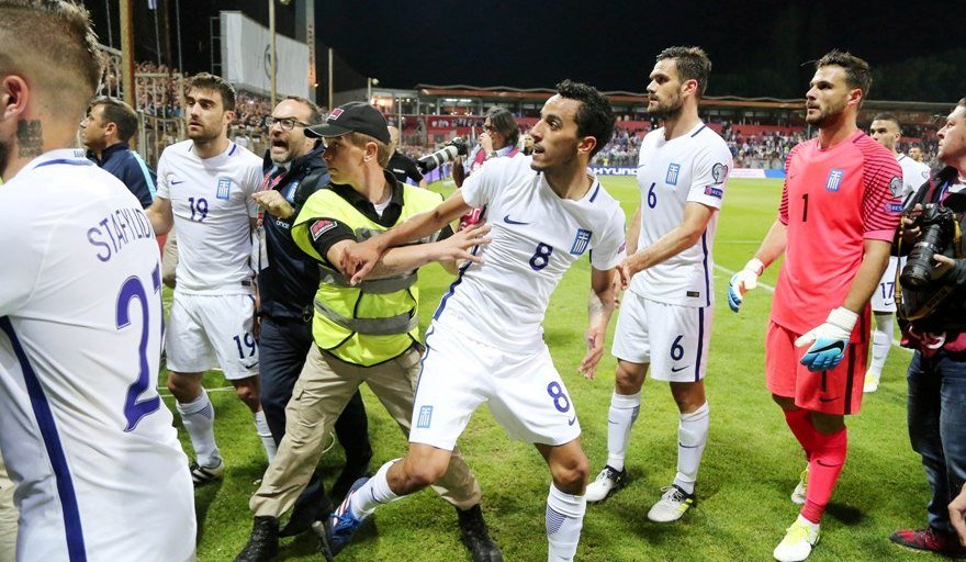 Οι διεθνείς φώναζαν στην Αστυνομία της Βοσνίας να σταματήσει το ξύλο στους Ελληνες οπαδούς [εικόνες] | iefimerida.gr 3