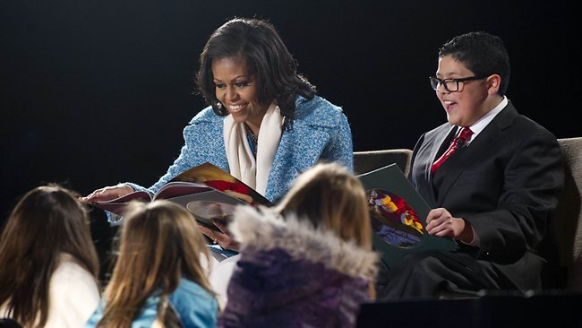 Ο Ομπάμα άναψε το 90ο Χριστουγεννιάτικο δέντρο στον Λευκό Οίκο [εικόνες] | iefimerida.gr 0